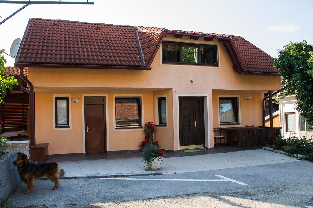 Apartments And Rooms Stefanac Slunj Oda fotoğraf