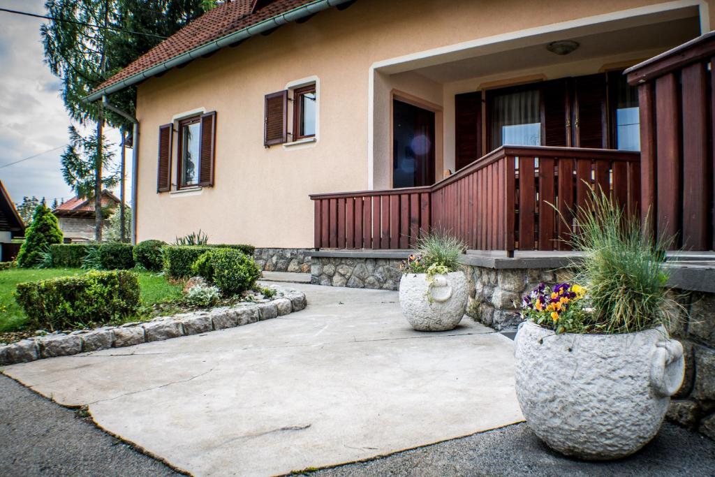 Apartments And Rooms Stefanac Slunj Oda fotoğraf